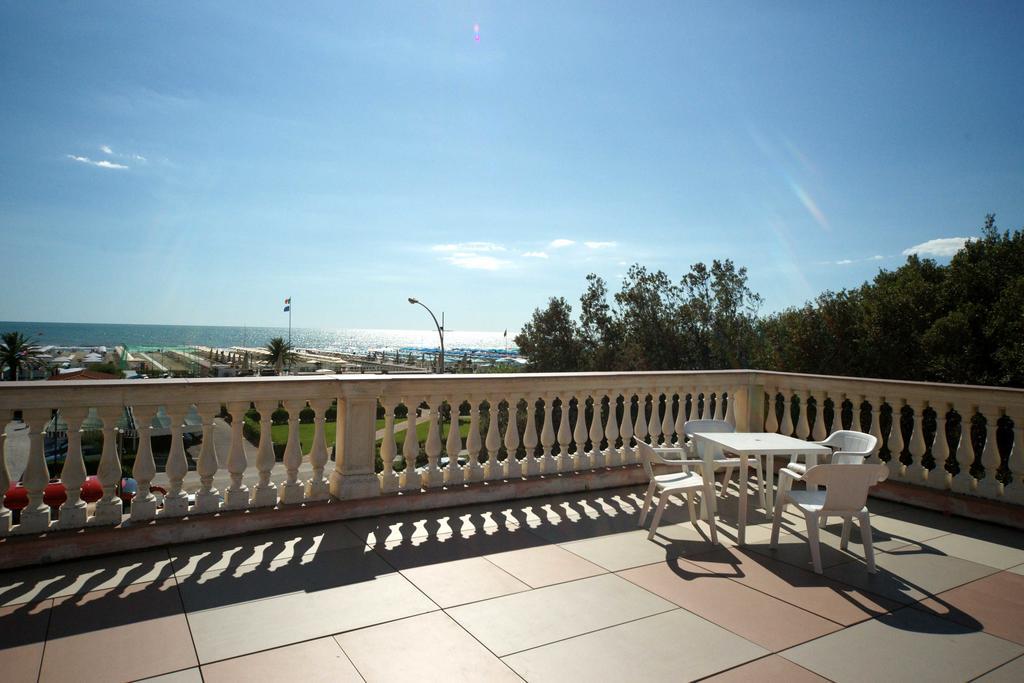 Hotel Happy Marina di Pietrasanta Eksteriør billede